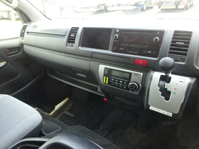 トヨタ H30 ハイエースコミューター 4WD GL 14人乗り 画像45