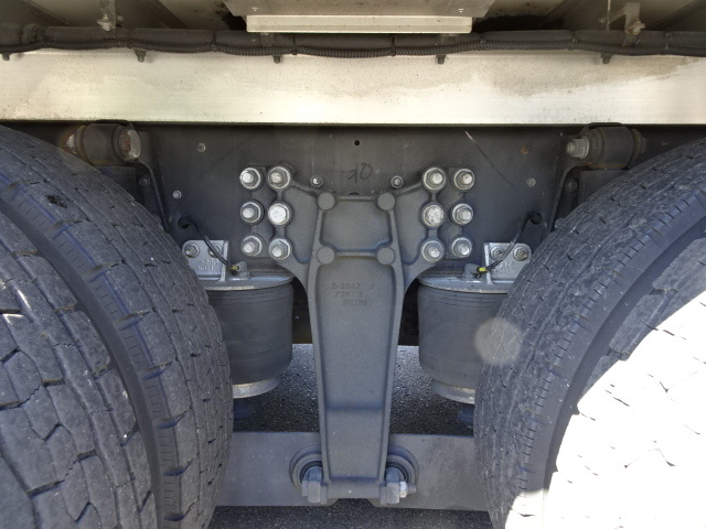 いすゞ H29 ギガ 2デフ 3軸低床 低温冷凍車 格納PG 画像25