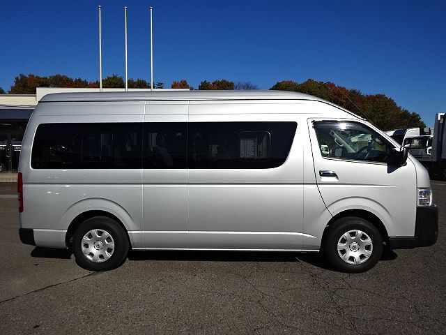 トヨタ R3 ハイエースコミューター GL 4WD 14人乗り 画像5